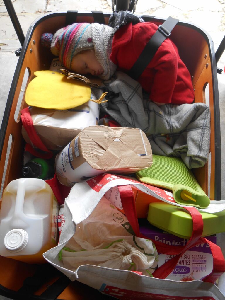 Storytelling du quotidien à vélo en famille
Faire les courses en cargo!