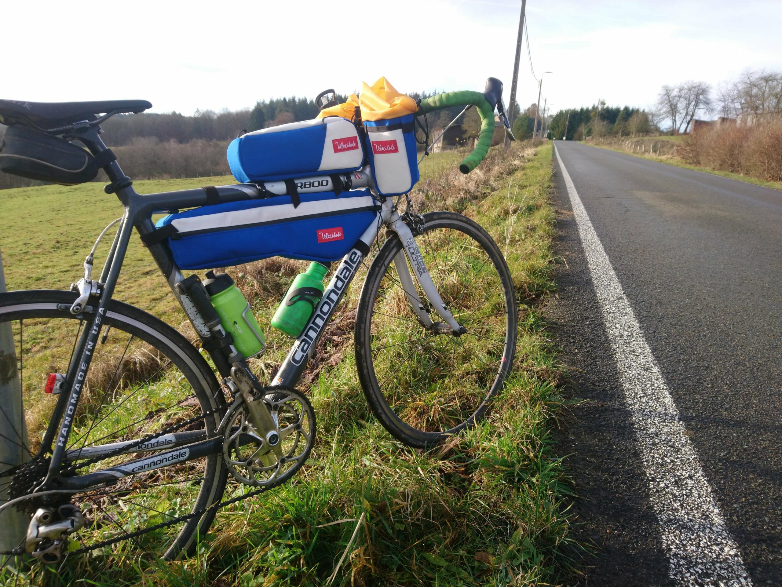 Sacoches de Bikepacking made in....
Mon vélo exposé ;) avec l'Atelier Velocidade